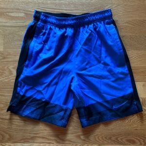 Nike dry fit shorts boys size medium blue